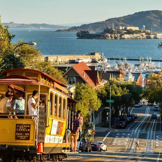 Cable car in der Innenstadt von San Francisco